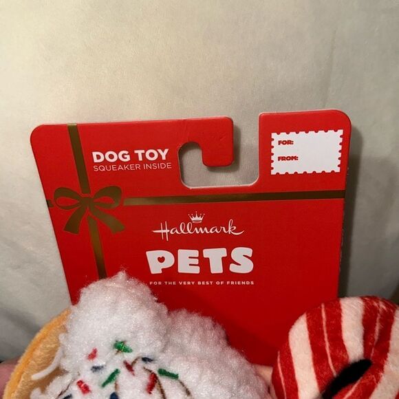Hallmark Plush Mugs & Kisses Red Gingerbread Candy Squeaky Dog Toy Chews - Picture 4 of 11